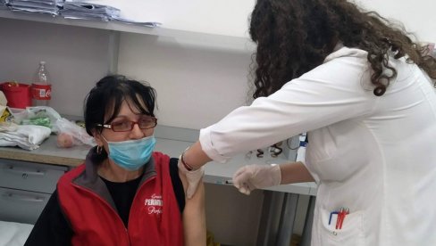 DANAS PRVA DOZA “ASTRAZENEKE”: U Paraćinu ovu vakcinu primaju uglavnom ljudi koji nisu birali proizvođača