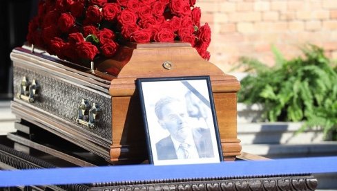 SAHRANA MILANA BANDIĆA: Stotine Zagrepčana na groblju Mirogoj, na ispraćaju i gradonačelnik Beograda (VIDEO)