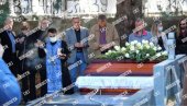POSLEDNJE ZBOGOM SLAVNOM KOŠARKAŠU: U Trebinju sahranjen Milenko Savović (FOTO)