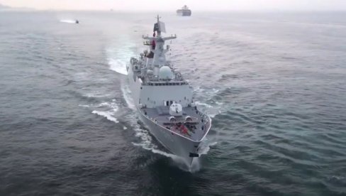 BLISKI SUSRET KINESKOG I AMERIČKOG RAZARAČA: U SAD „hvale“ kineske superrazarače tipa-55 dok USS Zumvalt zaostaje (VIDEO)