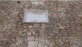 SKRNAVLJENJE SVEGA SRPSKOG NE PRESTAJE: U Budvi oskrnavljena 90 godina stara spomen ploča posvećena srpskoj vojsci