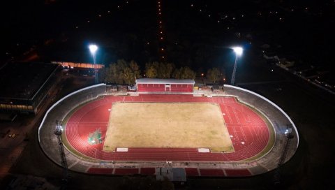 ДРУГА ФАЗА РЕКОНСТРУКЦИЈЕ: Стадион у Карађорђевом парку добио рефлекторе