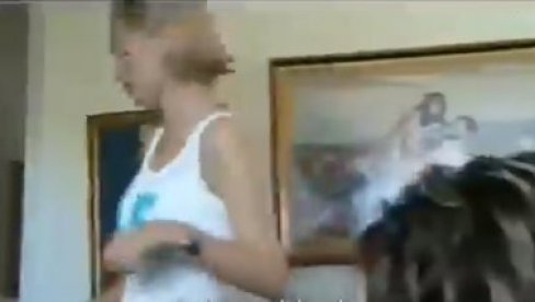 SNIMAK ZBOG KOGA ĆETE JOŠ VIŠE VOLETI IBRAHIMOVIĆA: Na zidu njegovog doma Kosovka devojka (VIDEO)