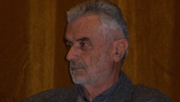 ПРОЗОМ ЛЕЧИ ЉУДСКЕ ДУШЕ: Примаријус Миладин Ћосовић постао цењен романописац и есејиста