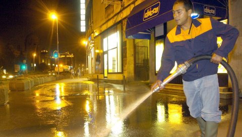 ПЕРАЧИ УЛИЦА МЕТА БАХАТИХ: Радници ЈКП Градска чистоћа свакодневно се суочавају са увредама, трећа смена посебно изложена