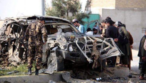 АТЕНТАТ НА ГЛАВНОГ ТУЖИОЦА ОБАВЕШТАЈАЦА: Хаос у Авганистану, бомбаш самоубица улетео у конвој возила, убијено 10 особа (ФОТО)
