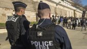 NAPAD U PARIZU: Policajac ranjen nožem