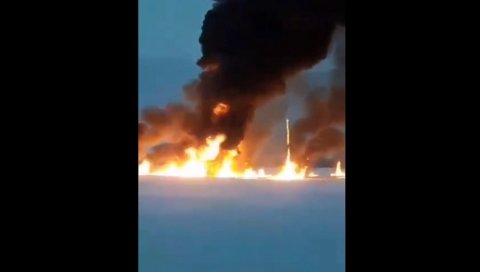 ИНЦИДЕНТ У СИБИРУ: Пожар на нафтоводу који пролази коритом реке Об (ВИДЕО)
