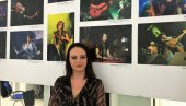 ŽENSKO SRCE NA BINI: Otvorena izložba koncertnih fotografija Marine Pešić, posvećena damama (FOTO)