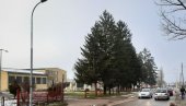 INCIDENT U DERVENTI: Srednjoškolci se potukli u dvorištu škole -  jedan završio Hitnoj
