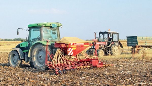 СТАРИ ТРАКТОРИ ГУТАЈУ НАФТУ: Пољопривредници незадовољни укидањем подстицаја за набавку горива