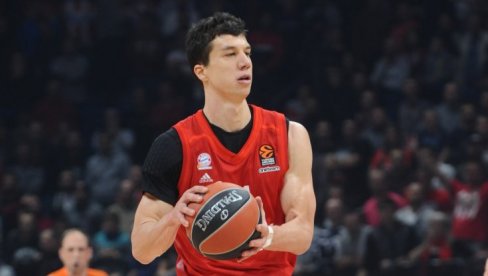 LUČIĆ NE MARI ZA MODU: Srpski košarkaš pocepao Armani, maestralno zakucavanje za izjednačenje u seriji (VIDEO)