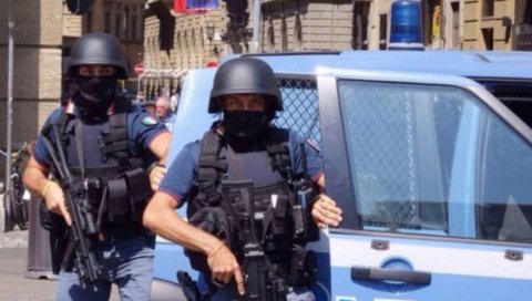 ТРЕТИРАЛИ ЋЕРКУ (14) КАО РОБА И ОБЕЋАЛИ ЈЕ СТАРИЈЕМ ЧОВЕКУ ЗА НОВАЦ: Италијанска полиција ухапсила брачни пар из БиХ