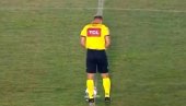 NEREALNE SCENE, BRAZILCI U ŠOKU: Fudbalski sudija pred početak utakmice urinirao nasred terena (VIDEO)