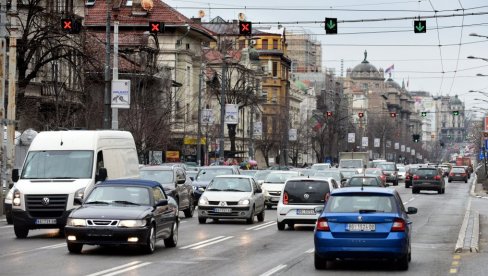 DVE TRAKE KA GRADU  - VEĆA GUŽVA: Režim na semaforima u ulici Kneza Miloša menja se u 9.30, umesto, kao što je bilo ranije u 11.00