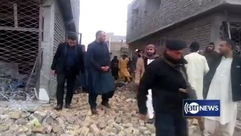 СНАЖНА ЕКСПЛОЗИЈА АУТОМОБИЛА БОМБЕ: Најмање осморо људи погинуло у Авганистану - уништено 14 кућа (ВИДЕО)