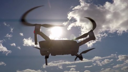 RAT NARKO-KARTELA IZ VAZDUHA: Dronovima bombarduju protivnički kamp (VIDEO)