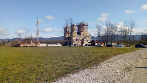 STIŽE POMOĆ ZA OBNOVU: Dodik i vladika Jefrem posetili manastir Miloševac kod Prijedora (FOTO)