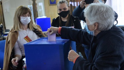ИЗЛАЗНОСТ ДО 9 ЧАСОВА: Ево колико је људи до сада гласало на изборима у Никшићу