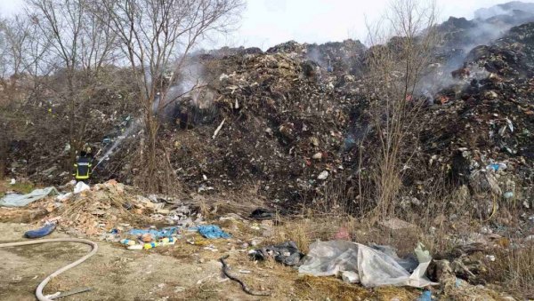 СМЕЋЕ ОДНОСЕ У ПАНЧЕВО: Након гашења пожара који је тињао неколико дана, депонија у Ковину коначно - затворена