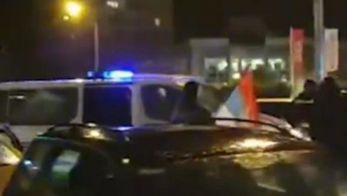 MILOVA POLICIJA RASTERUJE LJUDE SA SRPSKIM TROBOJKAMA: Velika nervoza među pripadnicima DPS-a u Nikšiću (VIDEO)