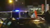 MILOVA POLICIJA RASTERUJE LJUDE SA SRPSKIM TROBOJKAMA: Velika nervoza među pripadnicima DPS-a u Nikšiću (VIDEO)