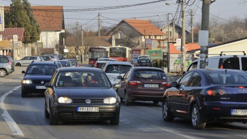 PROŠIRENJE PUTA JEDINI SPAS: Svakodnevne gužve na raskrsnici Smederevskog puta i Ulice Nine Kirsanove