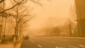 STANOVNICI PEKINGA U OPASNOSTI: Jako je visok nivo zagađenja, nebo obojeno u žuto