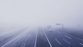UPOZORENJE ZA VOZAČE: Jutarnje magle smanjuju vidljivost na putevima - naročito u ovim delovima Srbije