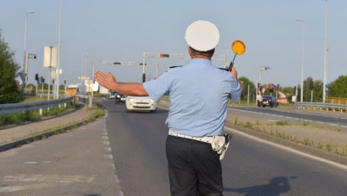 ВОЗИО 252 КИЛОМЕТАРА НА ЧАС ТАМО ГДЕ ЈЕ ДОЗВОЉЕНО 130! Полиција на ауто-путу искључила из саобраћаја држављанина Северне Македоније