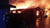 PRVE FOTOGRAFIJE POŽARA U PANČEVU: Gori stara staklara - crni dim se proteže ka nebu, vatrogasci se bore sa vatrom (FOTO)