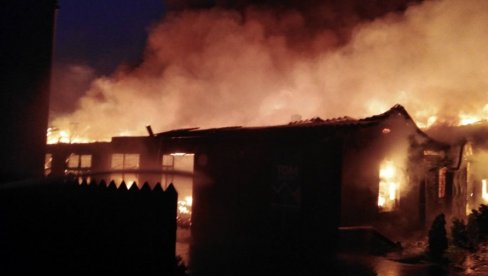 SITUACIJA U PANČEVU POD KONTROLOM: Na terenu i specijalne ekipe - uzrok vatrene stihije nepoznat (FOTO)