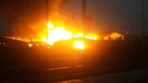 STRAŠAN SNIMAK POŽARA U PANČEVU: Vatrogasci se bore sa vatrenom stihijom- prolaznici snimili stravičan prizor (FOTO/VIDEO)
