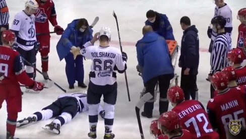UŽASNA TRAGEDIJA U RUSIJI: Hokejaša pogodio pak u glavu i usmrtio ga (VIDEO)