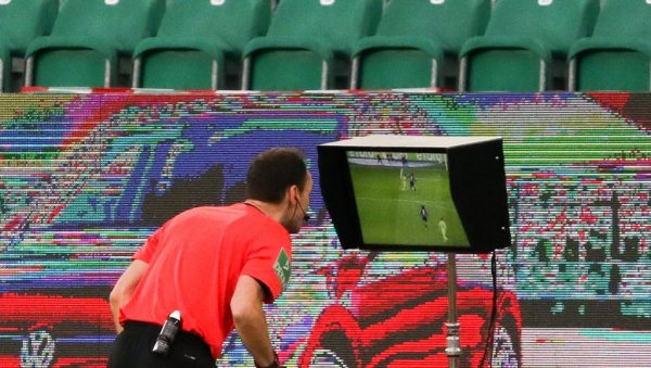 ФИФА УВОДИ СУПЕР ВАР: Уз помоћ вештачке интелигенције одлуке о офсајду би се доносиле у секунди