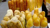 BRAŠNO SPUŠTA CENU VEKNE:  Skuplje vrste hleba treba da pojeftine do 15 odsto