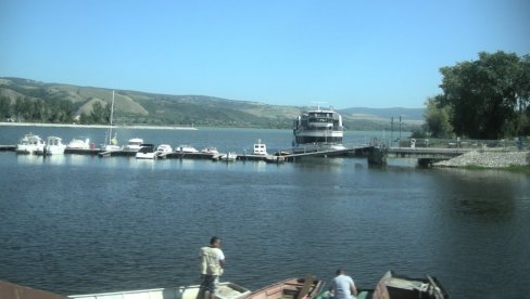 OPŠTINA NUDI LOKACIJU NA PLAŽI: U planu vodeni park na Srebrnom jezeru