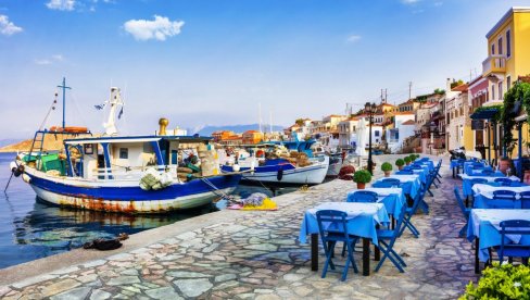 NOVA PRAVILA ZA TURISTE U GRČKOJ: U zatvorene restorane i kafiće mogu samo vakcinisani ili sa negativnim testom