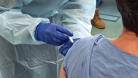 ХВАЛА, СРБИЈО, ХИЉАДУ ПУТА! Холандски новинар се вакцинисао у нашој земљи - одушевљено послао снажну поруку