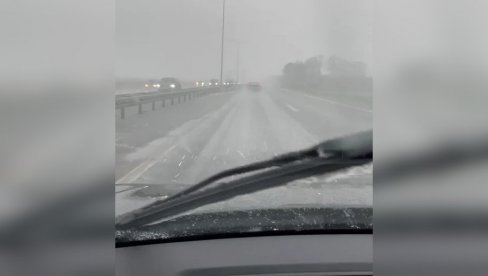 VOZAČI OPREZ: Sneg na auto-putu E-80 kod tunela Sopot i Sarlah