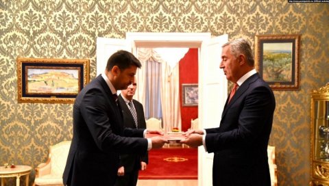БОЖОВИЋА ОПЕТ ШАЉУ ПРЕД ЂУКАНОВИЋА? Премијер Црне Горе изнео несвакидашњу идеју како да се реши питање амбасадора Србије у Подгорици