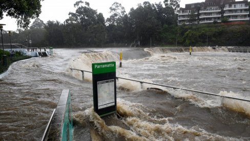 POPLAVE I DALJE PRAVE PROBLEME: Premijer Australije upozorio - I narednih dana se očekuju padavine! (VIDEO)