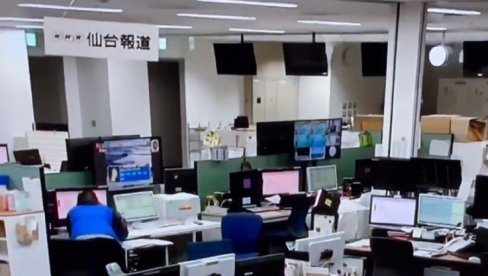 TRENUTAK KADA SE SVE ZATRESLO: Pogledajte prve snimke jakog zemljotresa u Japanu (VIDEO)