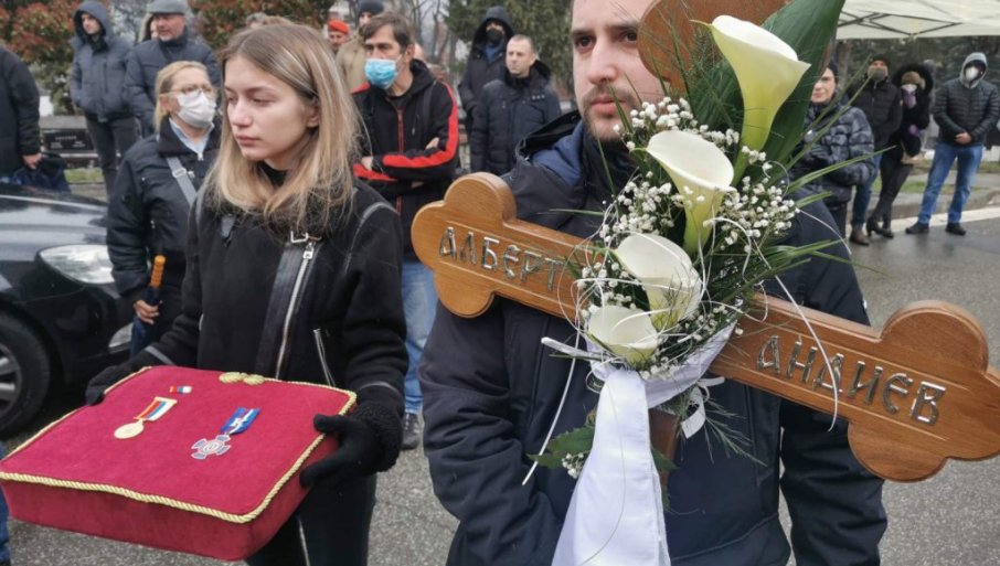 ПОЧАСНА СТРАЖА ЗА ХЕРОЈА