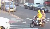 ZAPUCALI NA DEČIJEM IGRALIŠTU: Dvojac na motoru u Bronksu napad izveo u nekoliko sekundi (VIDEO)