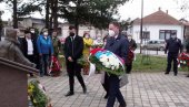 ONI SU DALI ŽIVOTE U BORBI PROTIV NATO AGRESIJE: Položeni venci i cveće na spomen-obeležje palim borcima u Paraćinu