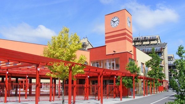 ОПРЕЗ ШТИТИ И УЧЕНИКЕ  И УЧИТЕЉЕ: У СОШО Милан Петровић успешно се носе са епидемиолошком ситуацијом