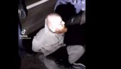 POGLEDAJTE SNIMAK NAPADA U AUTOBUSU: Vozač izboden nožem - putnici sprečili tragediju (VIDEO)