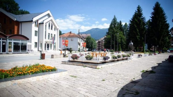 У МОЈКОВЦУ ДО 15 ЧАСОВА ГЛАСАЛО 67,82 ОДСТО БИРАЧА: Невероватна излазност на локалним изборима у Црној Гори