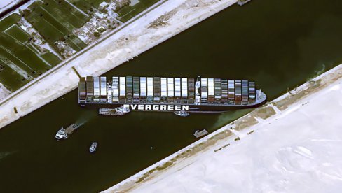 BLOKADA SUECKOG KANALA: Kontejnerima nakrcan brod dugačak 400 m leži nasukan